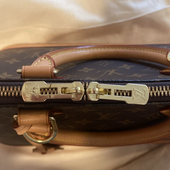 Louis Vuitton Alma PM - Picture 11 of 16